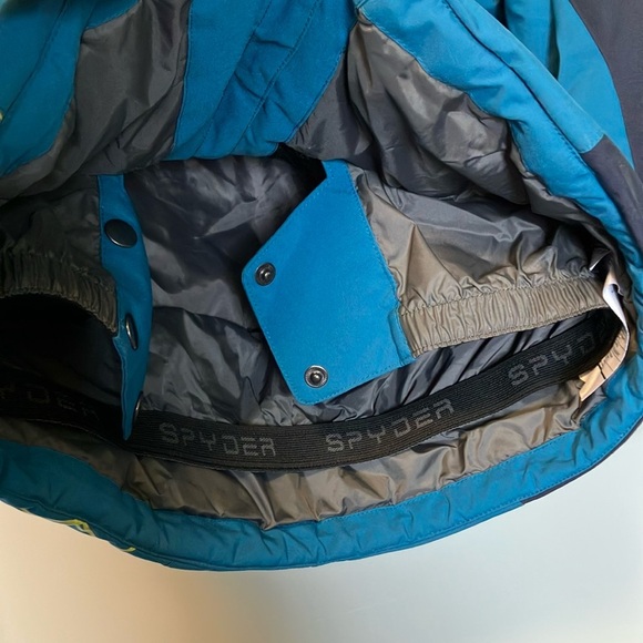 Spyder Blue and Navy Puffer Ski Snow Jacket for Outdoor Adventures - Picture 7 of 8
